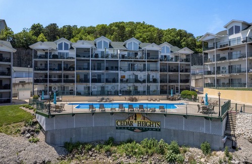Camdenton Condo | Cedar Heights Condo with Lake & Pool View