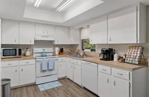 Meadowcrest House | Cedar Hideaway!