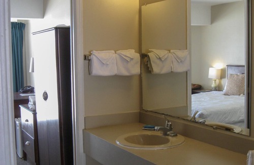 St Ignace Hotel | Cedar Hill Lodge