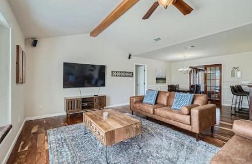 Cedar Creek House | Cedar Hill Ranch and Country Retreat for Large Groups