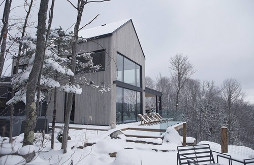 Les Pays-d'en-Haut Regional County Municipality Ski Chalet | Cedar Hills-Sauna and spa in a Scandinavian style chalet mountainside