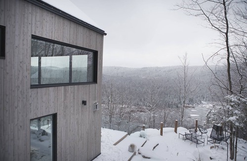 Les Pays-d'en-Haut Regional County Municipality Ski Chalet | Cedar Hills-Sauna and spa in a Scandinavian style chalet mountainside