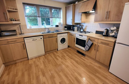 Eastleigh House | Cedar House 4 Bedroom