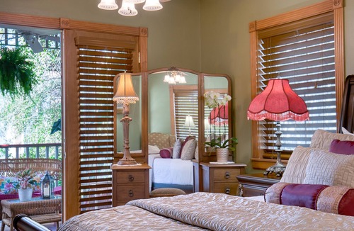 Downtown Historic District Bed & Breakfast | Cedar House Inn