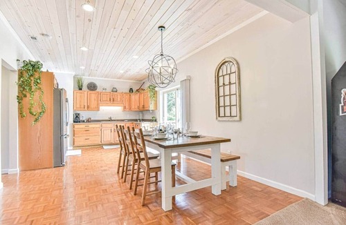 Bloomington House | Cedar House- Large 4br/3ba near Lake, Bloomington