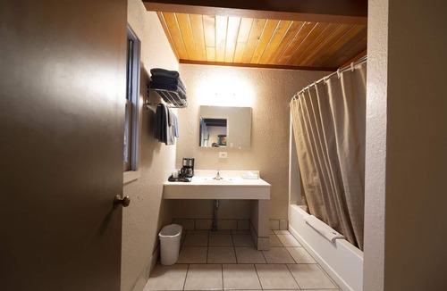 McCook Hotel | Cedar Inn