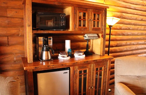 Lake Delton Hotel | Cedar Lodge and Settlement