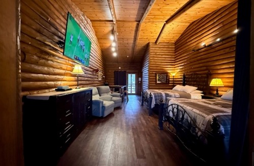 Lake Delton Hotel | Cedar Lodge and Settlement