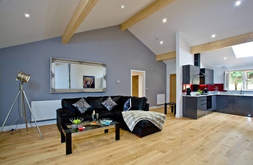 Exeter Cabin | Cedar Lodge, Free WiFi & Hot Tub