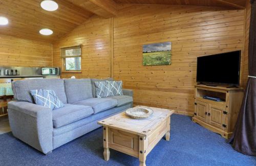 Rosliston House | Cedar Lodge