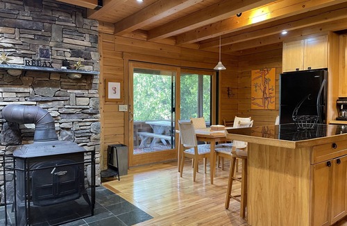 Boothbay Cabin | Cedar Lodge - Upscale Cabin on Knickerbocker Lake!