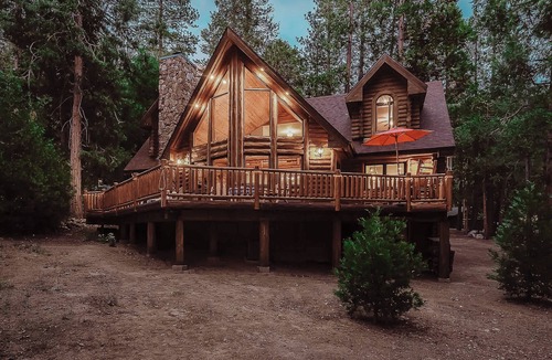 Fern Valley Cabin | Cedar Lodge | Sleeps 10 | Fireplace | Forest Views