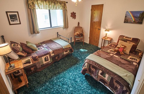 Oakhurst House | Cedar Meadow Escape- Pool table/Wifi/BBQ