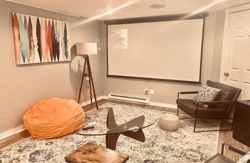 Woodbury House | Cedar Mill Hideaway