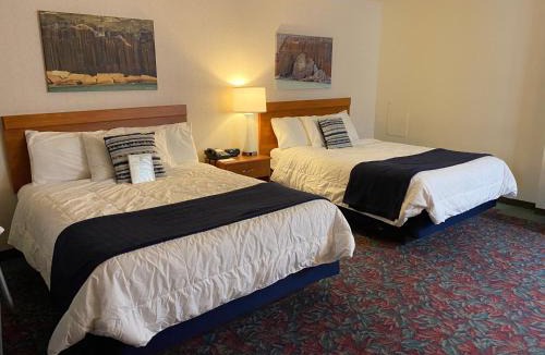 Marquette Hotel | Cedar Motor Inn