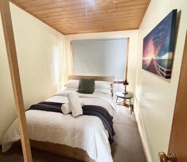 Ventnor House | Cedar Palms Pet friendly close to red rocks beach