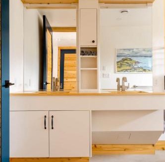 Grand-Etang Villa | Cedar Peak - Design-Forward Barrier-Free Chalet