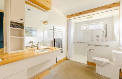 Grand-Etang Villa | Cedar Peak - Design-Forward Barrier-Free Chalet