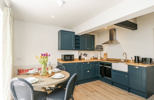 Elcot Cottage | CEDAR, pet friendly, with pool in Kintbury