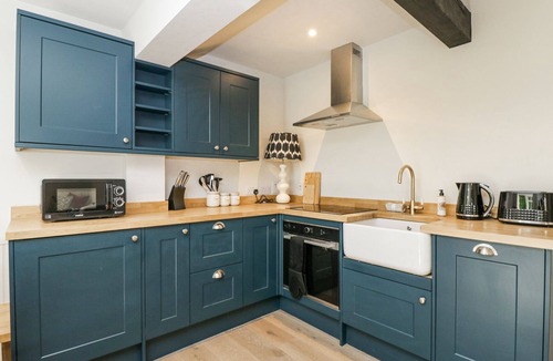 Elcot Cottage | CEDAR, pet friendly, with pool in Kintbury