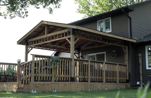 Lambton Shores Cottage | Cedar Point Cottage - Hot tub & Beach Town!