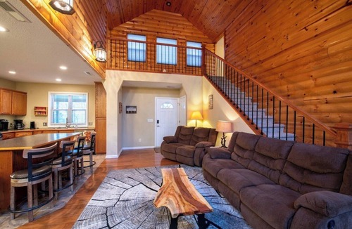 Deepwater House | Cedar Ridge is a beautiful three bedroom and two bath house