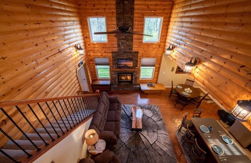 Deepwater House | Cedar Ridge is a beautiful three bedroom and two bath house