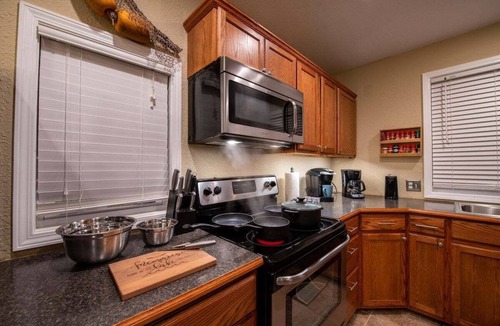 Deepwater House | Cedar Ridge is a beautiful three bedroom and two bath house