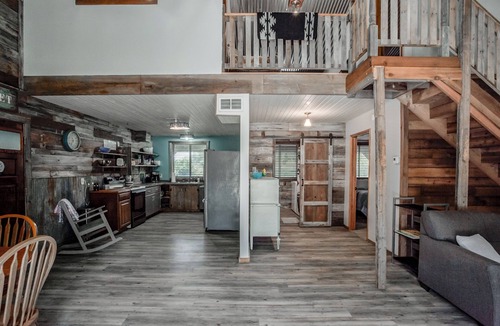 Hutchinson House | Cedar Ridge Ranch Barndominium/Cozy Rustic 3-Bedroom with Wood-Burning Stove