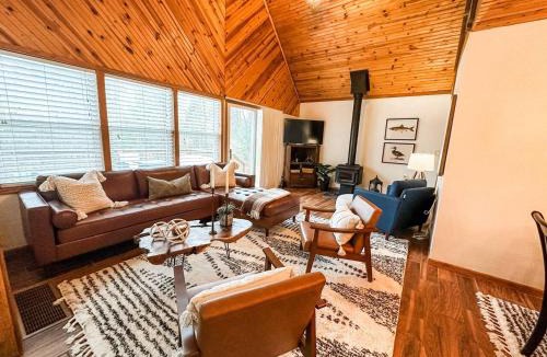 Harrison House | Cedar River Home Pet Friendly