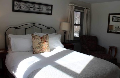 Keene Bed & Breakfast | Cedar Room - Private Bath with Queen Bed