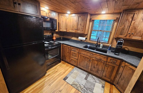 Madison Cabin | Cedar Rustic Cabin at Lost Trails