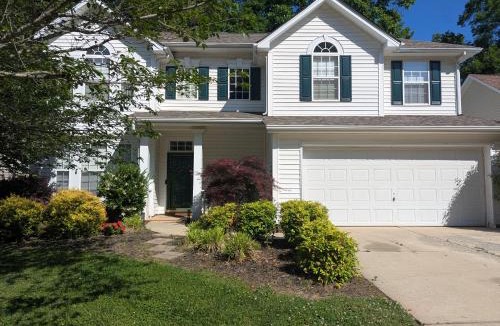 Concord House | Cedar's Corner in Concord Spacious & Clean