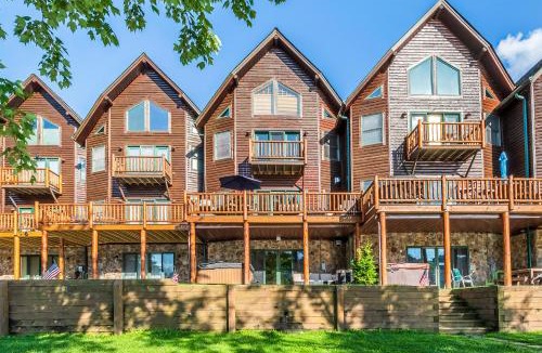 McHenry House | Cedar Shores Villa 03