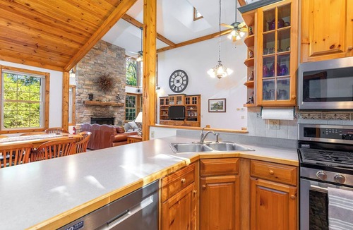 The Galena Territory Cabin | Cedar Slope Sanctuary~ Sleeps12~Hot Tub~Sauna