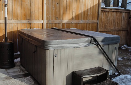 Stratford House | Cedar Spa House - Cedar Barrel Sauna, Hot Tub, Cold Plunge, Massage Chair, Fire
