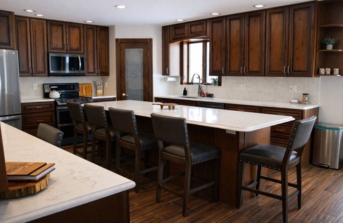 Decorah House | Cedar & Stone Retreat