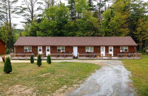 Bethlehem Ski Chalet | Cedar Suite #3-Cozy King Suite