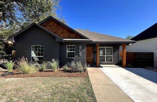 Waco House | Cedar & Thyme - Hot Tub+ Near Downtown