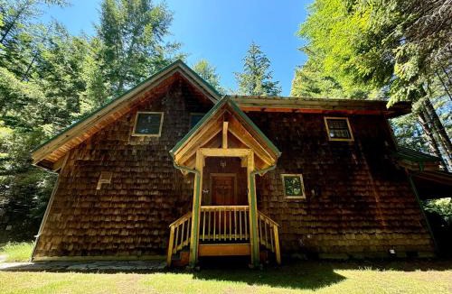 Gold Beach House | Cedar Valley Lodge