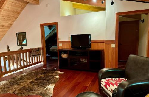 Gold Beach House | Cedar Valley Lodge