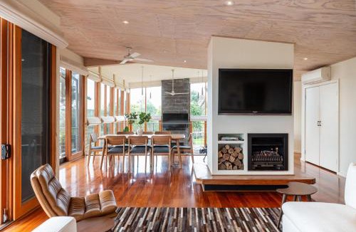 McCrae House | Cedar Views in McCrae