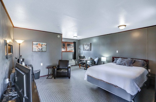 Spokane Hotel | Cedar Village Motel