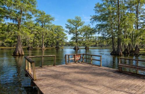 Uncertain House | Cedar Wood Lodge Private Dock Access, Kayaks