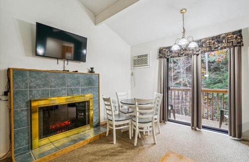 West Bridgewater Hotel | Cedarbrook Deluxe Two Bedroom Suite with outdoor heated pool 20910