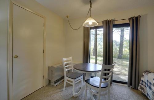 West Bridgewater Hotel | Cedarbrook Hotel Room w/2 doubles 101