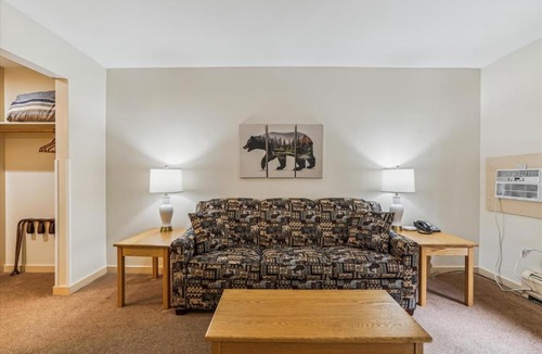 West Bridgewater Hotel | Cedarbrook One Bedroom Suite 11416