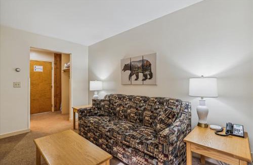West Bridgewater Hotel | Cedarbrook One Bedroom Suite 11416