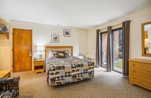 West Bridgewater Hotel | Cedarbrook Queen Studio 110