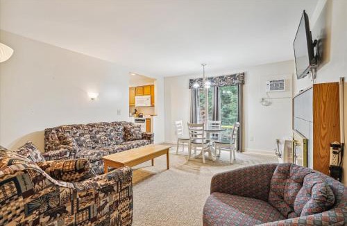 West Bridgewater Hotel | Cedarbrook Queen Suite 108